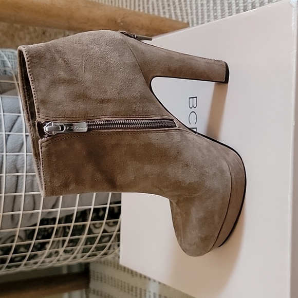 BCBGeneration Joesana Dark Spice Suede Zipper Bootie Sz 8 w/ box - Picture 5 of 11